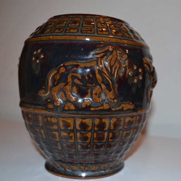 Clay Pot Ceramic Texture Patterned Lions and Elks Brown Height approx. 6.5' - Picture 2 of 8